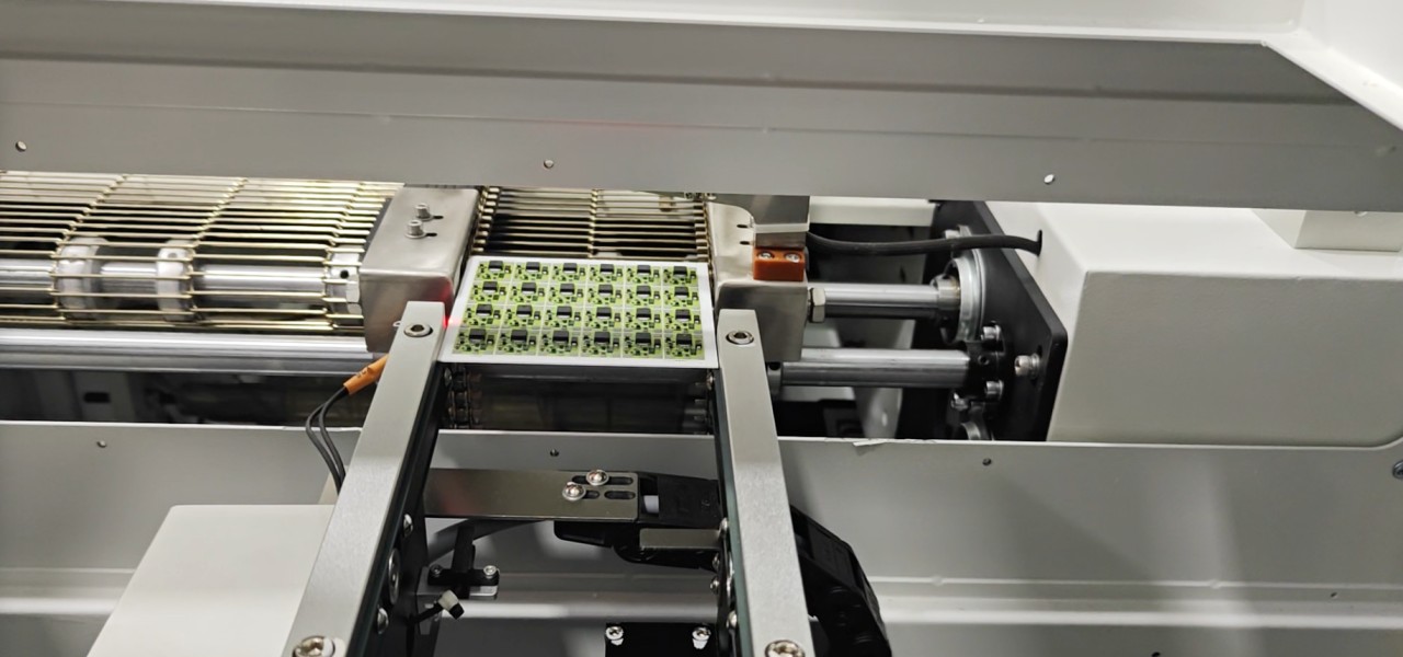 Ud over installation og tr&aelig;ning