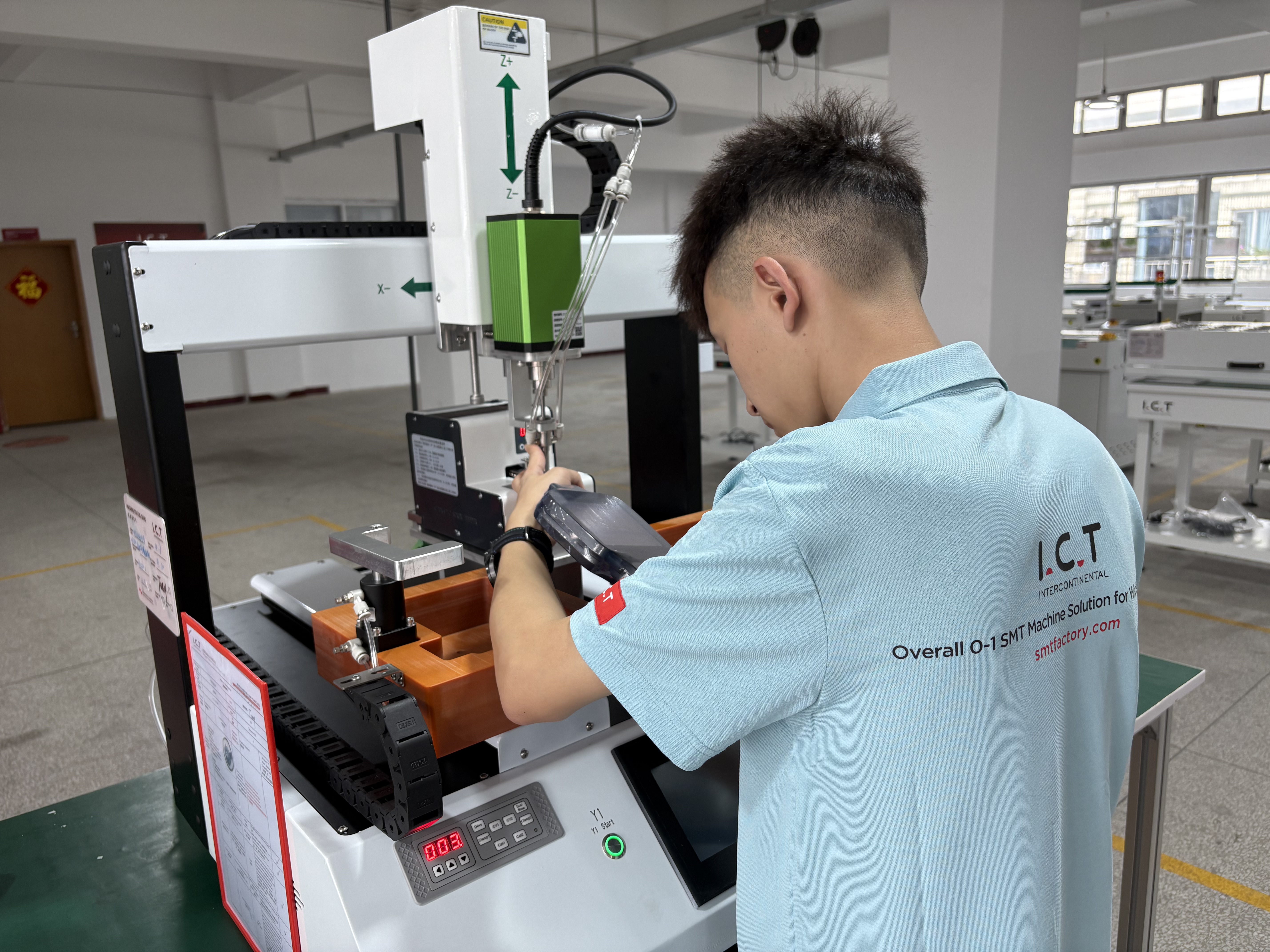 desktop skrue robot.jpg