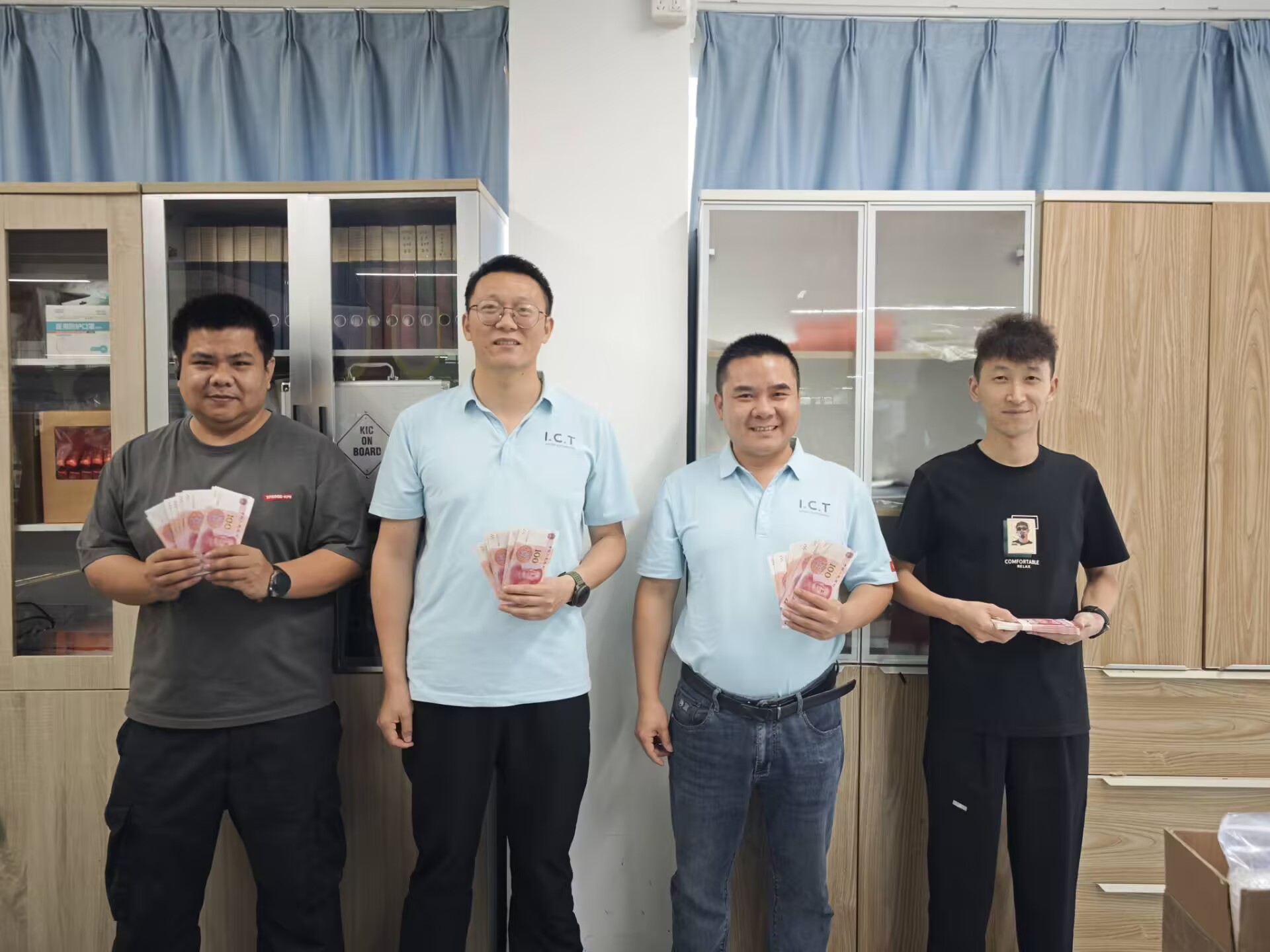 Professionel teknisk support p&aring; tv&aelig;rs af alle stadier af dit SMT-projekt.jpg