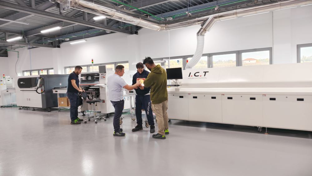 ICT LED Strip Produktionslinje i Italien 03.jpg