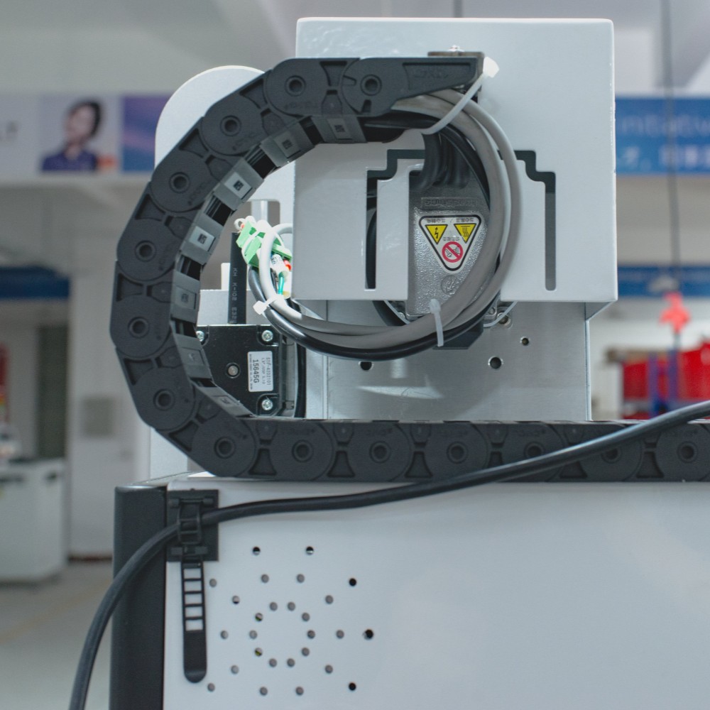 IKT | PCB Automatisk lodderobot 5 akset